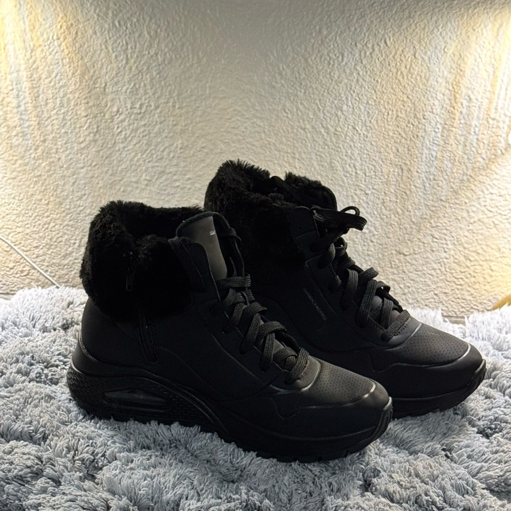 Women's Black Fur-Lined Sneakers